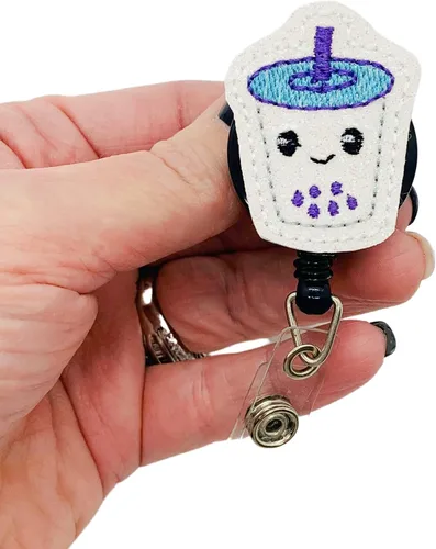 Vista 2 de Carrete sonriente Boba insignia, soporte retráctil para identificación de té de burbujas feliz, clip para etiqueta de nombre de bebida con perla