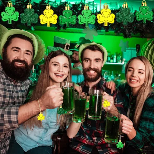 Vista 6 de JULMELON Decoraciones del día de San Patricio, 20 adornos de trébol, bolas de trébol de buena suerte para árbol y fiesta
