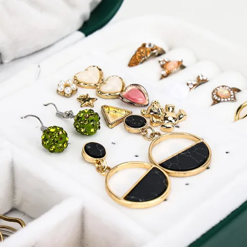 Vista 3 de FUNARTY Joyero organizador de viaje para mujeres y niñas, 2 capas de piel sintética, pequeño joyero de viaje portátil para collares, aretes