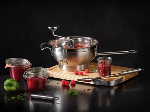 Vista 4 de Rosle 16252 - Molinillo de alimentos de acero inoxidable con mango, soportes para cuencos y 2 tamices de disco de molienda