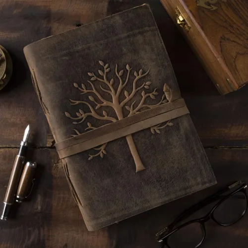 Vista 4 de NomadCraftsCo. Diario de cuero vintage con diseño de árbol de la vida, encuadernado en cuero, papel antiguo, hermoso cuaderno de bocetos de cuero