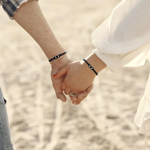 Vista 3 de Pulsera inicial para hombres y mujeres con letra, pulseras de dijes a juego para parejas, pulseras hechas a mano, regalo para novio y novia, regalo
