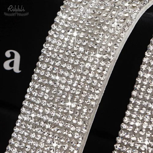 Vista 3 de Ribbli Cinta de diamantes de imitación de cristal autoadhesiva de 3 yardas, diamantes de imitación para manualidades, cinta plateada para decoración