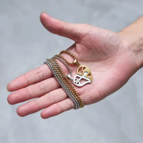Vista 3 de STWTR Collar de pareja para hombres y mujeres, colgante de amor con circonita cúbica a juego, colgante de acero inoxidable a juego