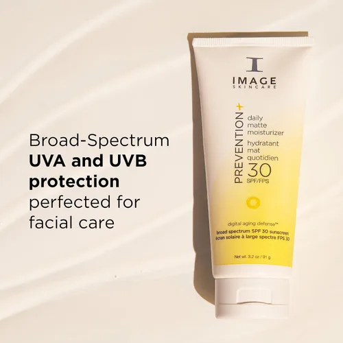 Vista 4 de IMAGE Skincare, PREVENTION+ Crema hidratante mate diaria SPF 30, loción de protección solar facial matificante de óxido de zinc, exclusivo de Amazon