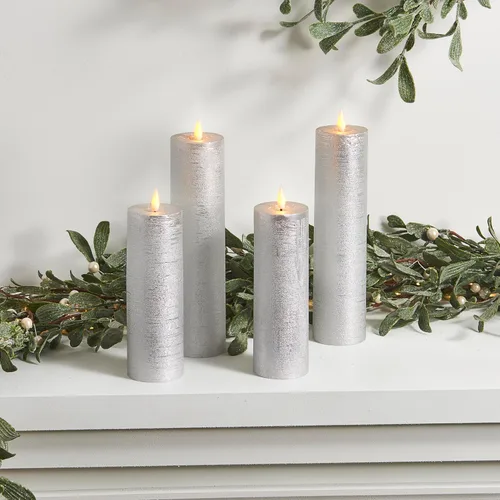 Vista 4 de LampLust Velas parpadeantes sin llama, juego de 4 velas plateadas, funciona con pilas, velas románticas, ideales para decoración de propuestas