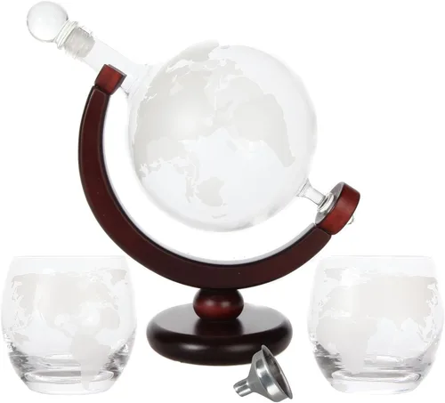 Vista 3 de Lily's Home Decantador de whisky World Globe con soporte de madera con acabado oscuro, embudo de barra y 2 vasos a juego (28.7 fl oz)