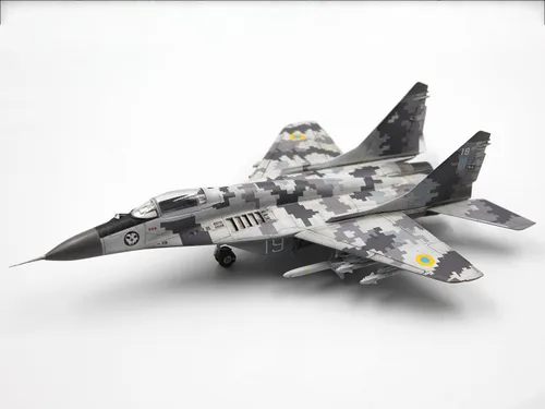 Vista 3 de ICM 72143 - Modelo de avión ''Radar Hunter', Avión militar plástico MiG-29 '9-13' Caza ucraniano con misiles HARM - Escala 1:72