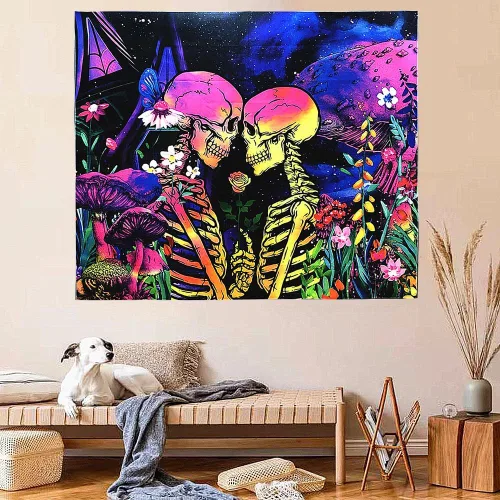 Vista 2 de SIGISY Tapiz para amantes del cráneo de luz negra, tapiz romántico para amantes del cráneo, tapiz floral de hongos reactivos a los rayos UV, tapiz