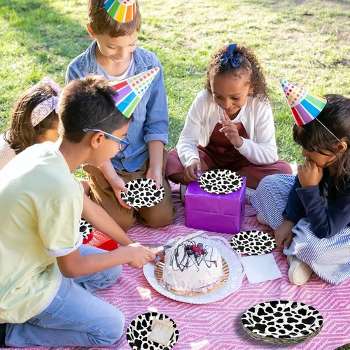 Vista 6 de 120 piezas de suministros para fiesta de cumpleaños con estampado de vaca marrón, vajilla de papel desechable con platos y servilletas de 7 pulgadas