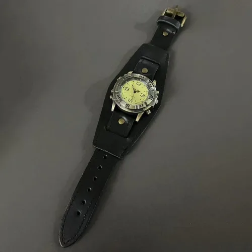 Vista 4 de Pulsera de reloj retro punk de cuero genuino para hombre, estilo hip hop, versátil