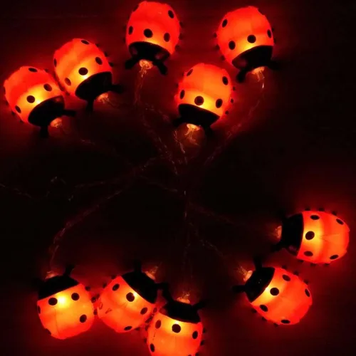 Vista 3 de Guirnalda de luces de hadas de mariquitas, 10 luces LED rojas de plástico de 5.5 pies, cable de cobre, funciona con pilas, las mejores luces