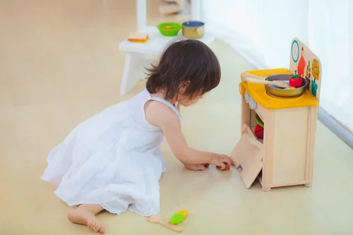 Vista 2 de Plan Toys - Juego de cocina de madera (3603)