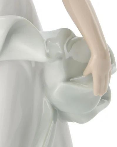 Vista 7 de NAO Caminando en el aire. Figura de niña de porcelana.