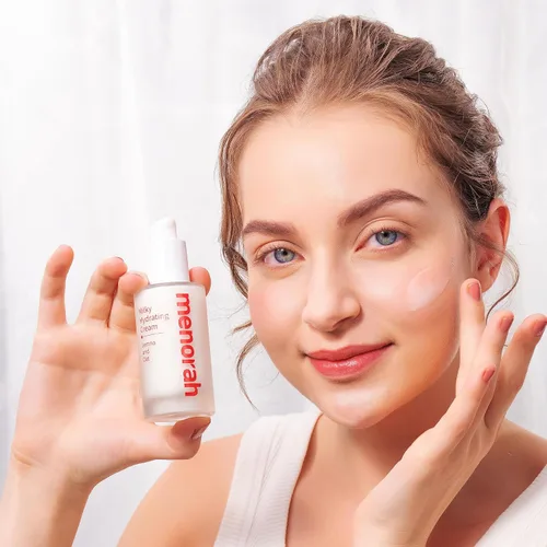 Vista 3 de menorah Crema hidratante lechosa con leña y avena – Loción facial ultraligera, calmante e hidratante para pieles sensibles y secas, hidratación