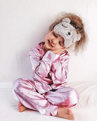 Vista 2 de Conjunto de pijama de satén para bebés y niños pequeños, pijamas de manga larga con botones para niñas