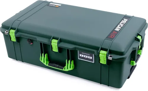 Vista 2 de Funda Trekking Green Pelican 1615 Air con asas y pestillos verde lima. Viene vacío.