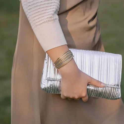 Vista 3 de FANCY SHINY Pulseras de cuero boho apilables con cierre magnético