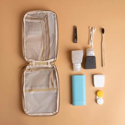 Vista 3 de Gravel Explorer Plus Neceser – Colgante, resistente al agua con botellas de viaje aprobadas por la TSA, Arena, Slim