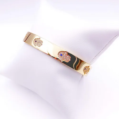 Vista 4 de LESLIE BOULES Pulsera de mano Hamsa chapada en oro de 18 quilates para mujer, joyería de moda