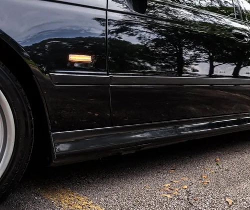 Vista 9 de iJDMTOY Lentes semisclaras ámbar Full LED Fender Blink Side Marker Luces indicadoras de señal de giro compatibles con BMW 1996-2003 E39 525i 528i