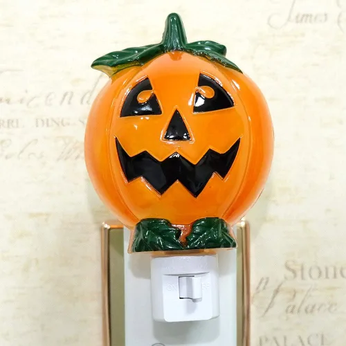 Vista 4 de Luz nocturna enchufable de calabaza con enchufe giratorio de 360 grados para decoración de Halloween