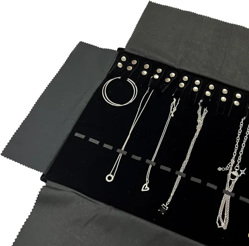 Vista 4 de Bolsa organizadora de terciopelo para collares, pulseras, color negro extra grande con banda elástica solo para collares