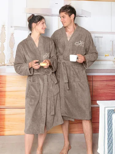 Vista 2 de AW BRIDAL 2Pcs His and Hers Robes, Mr and Mrs Matching Bathrobe for Couples Falcon Robe - Monograma blanco suyo/para ella
