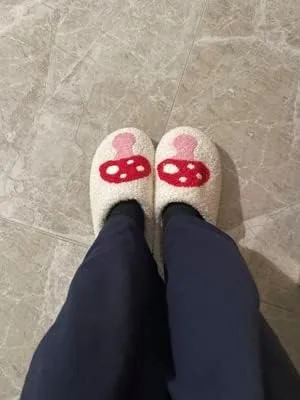 Vista 5 de Mushroom Stuff - Pantuflas kawaii para mujer, para interiores y exteriores, para mujer