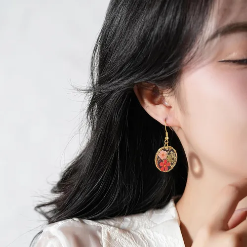 Vista 3 de Aretes de flores prensadas reales para mujer, hechos a mano, diseño bohemio, elegante, joyería floral única, regalo lindo y pensado para Navidad
