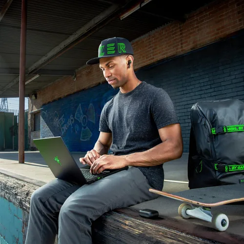 Vista 9 de Razer Nuevos auriculares inalámbricos Hammerhead Pro HyperSpeed para PC, Playstation, Switch, móvil ANC ajustable - Funda de carga inalámbrica