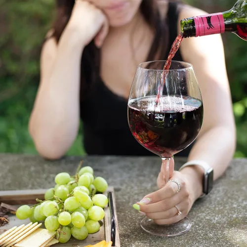 Vista 4 de Copa de vino tamaño extragrande, gigante, de 750 ml= 25.36 onzas líquidas, con capacidad para una botella de vino completa, Transparente Made of