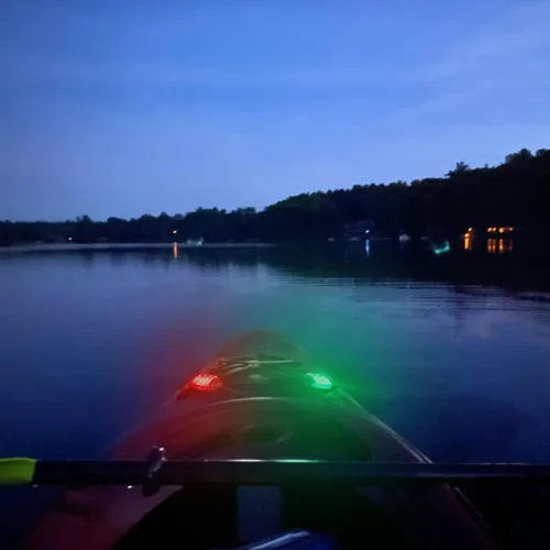 Vista 2 de Amzonly 4Pack Kayak Lights with IPX8 Fish-shaped Waterproof Bag, Battery Operated Navigation Lights for Night Kayaking, Clip on for Paddle board