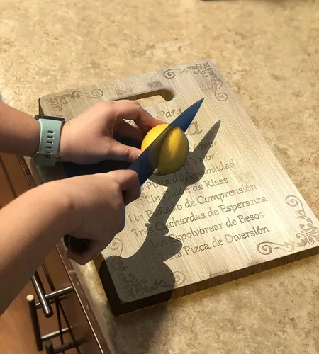 Vista 4 de Receta Para Mama Recipe Mom (Español) Tabla de cortar de bambú grabada con láser - Regalos para él, para ella, para niños, para niñas, para marido