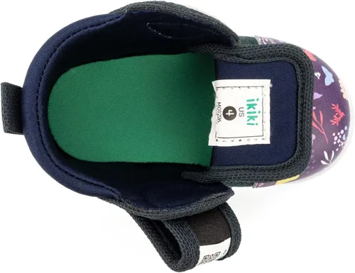 Vista 4 de ikiki Zapatillas deportivas para niños pequeños y niños pequeños. Tenis de ajuste espacioso. Nota no chirriantes, puntera y talón de cuero vegano