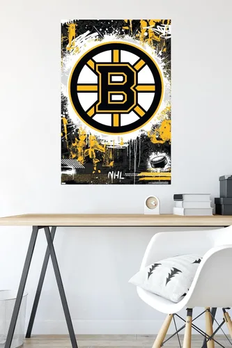 Vista 4 de NHL Boston Bruins - Póster de pared con logotipo Maximalist 23, 34 pulgadas de largo x 22.4 pulgadas de ancho, versión sin marco