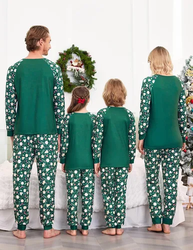 Vista 2 de Ekouaer Pijamas de Navidad para la familia, pijamas de manga larga a juego con pantalones a cuadros, ropa de dormir suave para descansar
