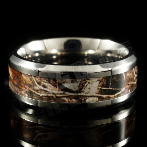 Vista 3 de Niv's Bluing, anillo de boda de titanio con incrustaciones de camuflaje de 0.315in