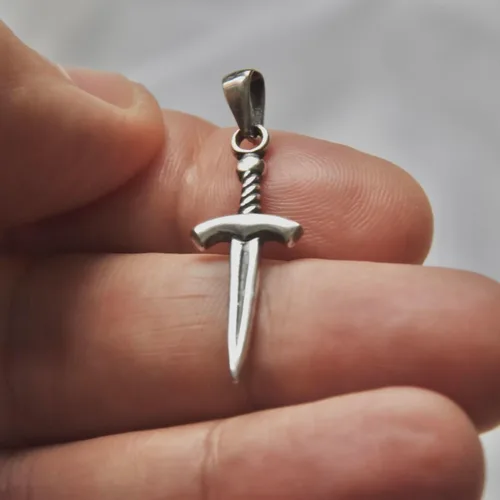 Vista 3 de Colgante de espada de plata de ley 925, collar de daga minimalista unisex hecho a mano