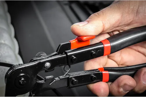Vista 5 de Powerbuilt Alicates de abrazadera de manguera de ajuste de precisión con mango antideslizante, cable flexible de 24 pulgadas y mecanismo de bloqueo