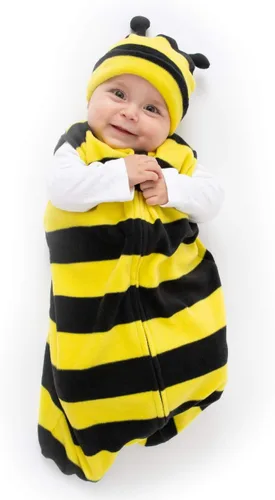 Vista 5 de Cuddle Club Saco de dormir de forro polar para bebé, manta para bebé, saco de dormir y sombrero para recién nacido Fresa