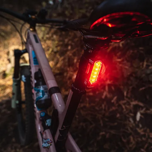 Vista 7 de LEZYNE Strip Drive Pro Bicicleta USB recargable IPX7 impermeable 270 grados visibilidad LED luz trasera con múltiples modos sólido y flash Correa