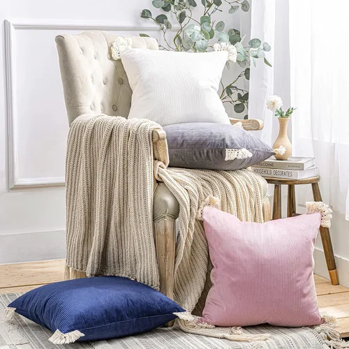 Vista 5 de Phantoscope Paquete de 2 fundas de almohada de pana suave decorativas de terciopelo a rayas con borlas de algodón, fundas de almohada ultra sólidas