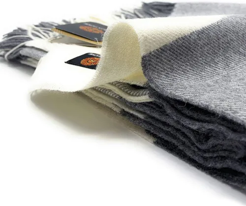 Vista 3 de Alpaca Home Manta de alpaca Cheeky Checks 100% lana de alpaca bebé 6.6 pies de largo x 4.25 pies de ancho hipoalergénica, suave y acogedora