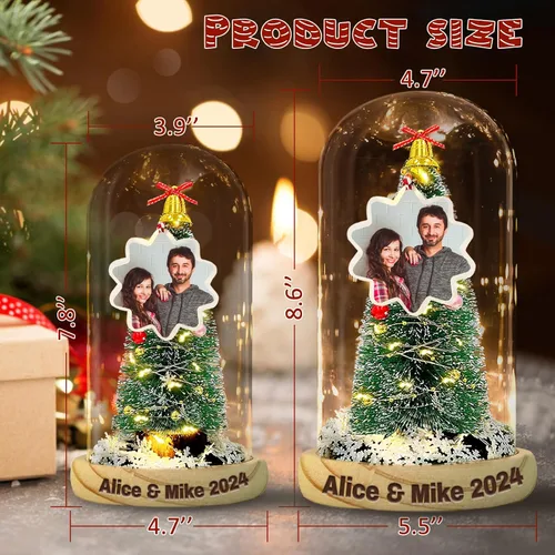 Vista 3 de Regalos personalizables de Navidad: cúpula de fotos personalizada para árbol de Navidad con luces LED, base de madera grabada personalizada