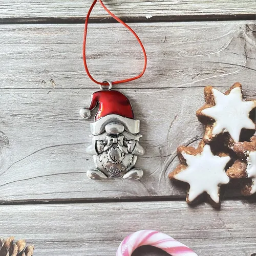 Vista 5 de Adorno de árbol de Navidad de peltre sólido, colgantes de gnomo de Papá Noel de metal con cuerda roja, decoración colgante artesanal para árboles