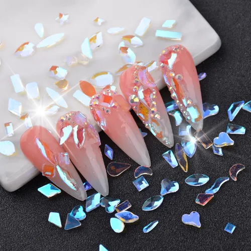 Vista 2 de 100 piezas de diamantes de imitación de cristal Aurora de formas mixtas para arte de uñas, gemas iridiscentes transparentes desnudas con parte