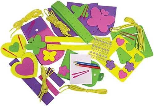 Vista 2 de Galt Toys, primer kit de costura para niños, kit de manualidades para aprender a coser DIY, para niños de 5 años en adelante