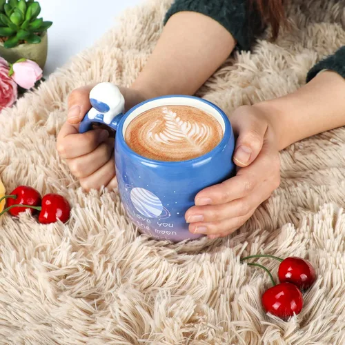 Vista 8 de Taza Lavezee I Love You to the Moon and Back de cerámica con asa, taza grande de café y té de 16 onzas Tazas de regalo