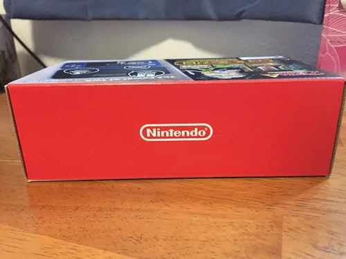 Vista 3 de New Nintendo 2DS XL Hylian Shield Ed., w Legend of Zelda A Link Between Worlds